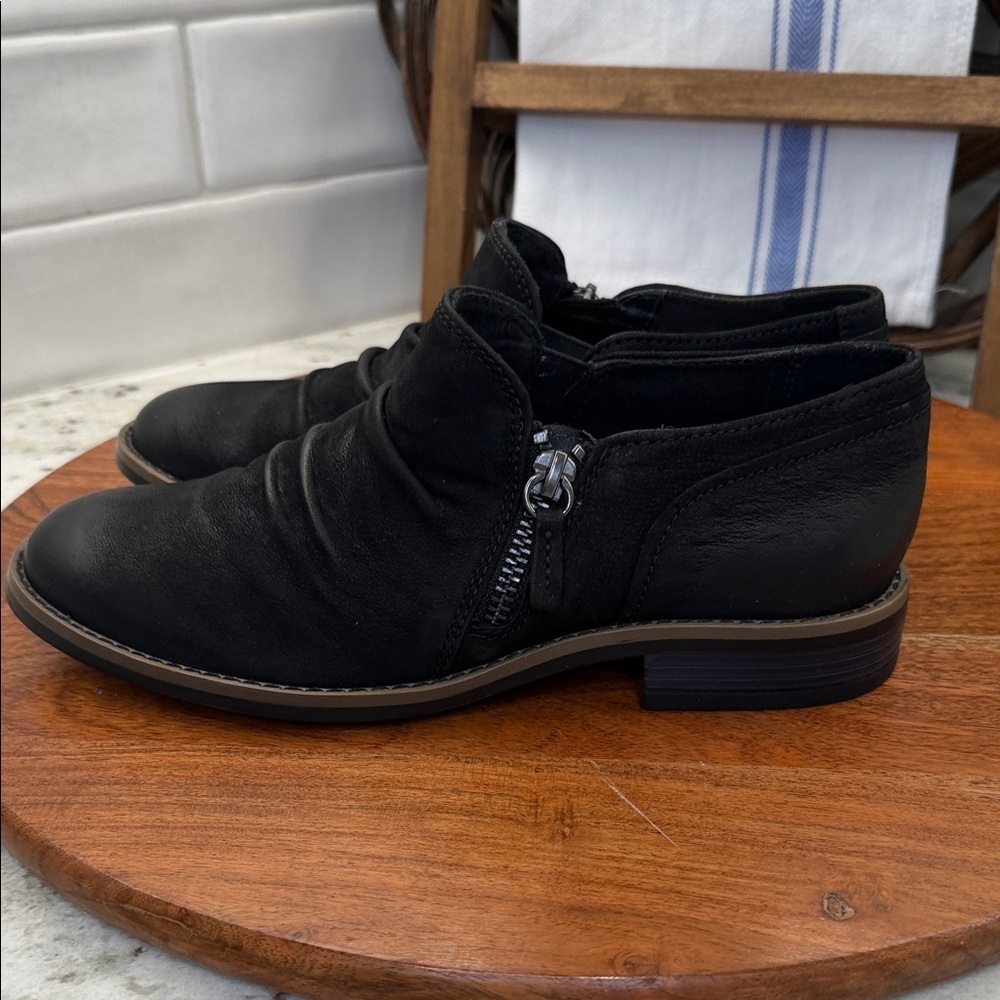 Clarks Black Leather Loafers - Picture 5 of 9